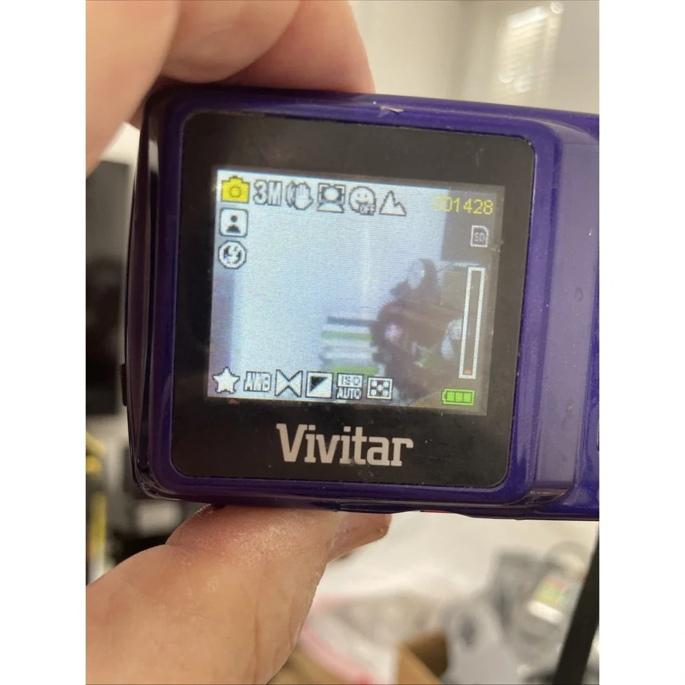 Vivitar ViviCam 7022 Digital Camera 7.1MP 4x Zoom+Battery+SD Card-TESTED